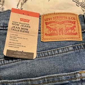 Levi high waisted Mom jeans 32x29